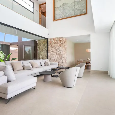 Vacation I Trophy, Built In 2026, Private Turquoise Pool, 6bdr, Walking Distance To Naranjos, Minutes From Puerto Banus, Luxury Interiors, Private Gym, Lounge Bar *