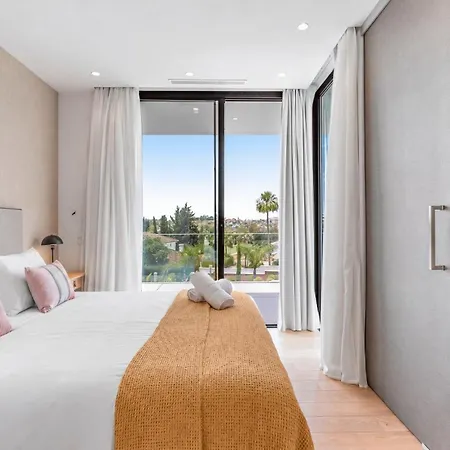 Vacation I Trophy, Built In 2026, Private Turquoise Pool, 6bdr, Walking Distance To Naranjos, Minutes From Puerto Banus, Luxury Interiors, Private Gym, Lounge Bar Marbella