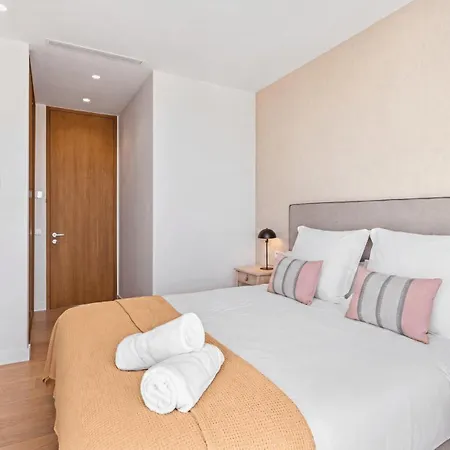 Vacation I Trophy, Built In 2026, Private Turquoise Pool, 6bdr, Walking Distance To Naranjos, Minutes From Puerto Banus, Luxury Interiors, Private Gym, Lounge Bar Villa Marbella