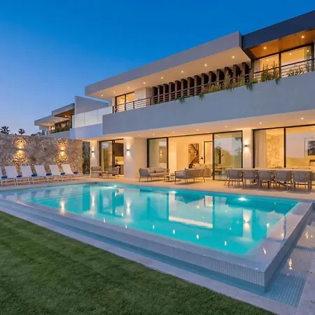 Vacation I Trophy, Built In 2026, Private Turquoise Pool, 6bdr, Walking Distance To Naranjos, Minutes From Puerto Banus, Luxury Interiors, Private Gym, Lounge Bar Villa *