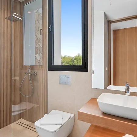 Villa Vacation I Trophy, Built In 2026, Private Turquoise Pool, 6bdr, Walking Distance To Naranjos, Minutes From Puerto Banus, Luxury Interiors, Private Gym, Lounge Bar *