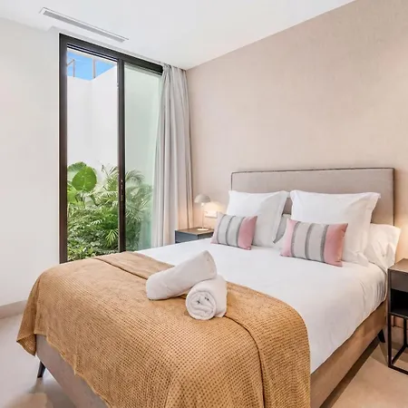 Vacation I Trophy, Built In 2026, Private Turquoise Pool, 6bdr, Walking Distance To Naranjos, Minutes From Puerto Banus, Luxury Interiors, Private Gym, Lounge Bar * Marbella