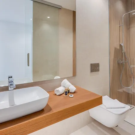 Villa Vacation I Trophy, Built In 2026, Private Turquoise Pool, 6bdr, Walking Distance To Naranjos, Minutes From Puerto Banus, Luxury Interiors, Private Gym, Lounge Bar