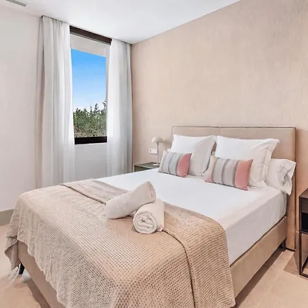 Vacation I Trophy, Built In 2026, Private Turquoise Pool, 6bdr, Walking Distance To Naranjos, Minutes From Puerto Banus, Luxury Interiors, Private Gym, Lounge Bar Marbella