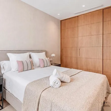 Villa Vacation I Trophy, Built In 2026, Private Turquoise Pool, 6bdr, Walking Distance To Naranjos, Minutes From Puerto Banus, Luxury Interiors, Private Gym, Lounge Bar