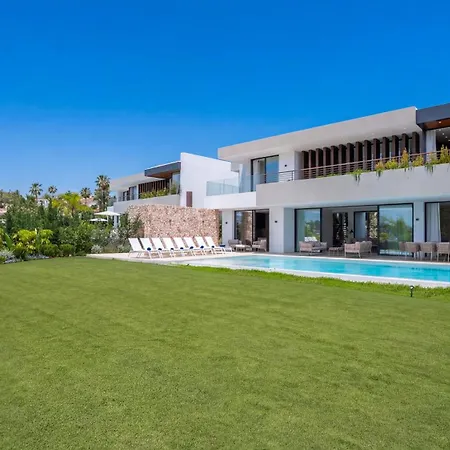 Vacation I Trophy, Built In 2026, Private Turquoise Pool, 6bdr, Walking Distance To Naranjos, Minutes From Puerto Banus, Luxury Interiors, Private Gym, Lounge Bar Villa