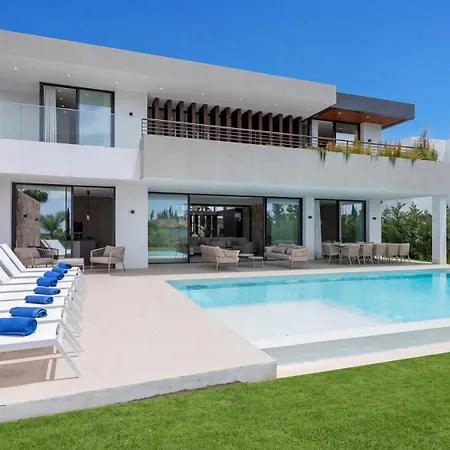 Vacation I Trophy, Built In 2026, Private Turquoise Pool, 6bdr, Walking Distance To Naranjos, Minutes From Puerto Banus, Luxury Interiors, Private Gym, Lounge Bar Villa