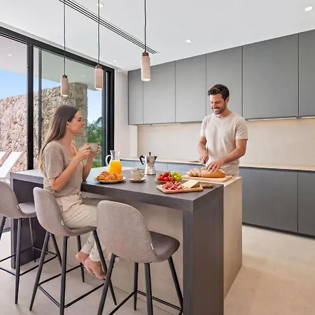 Vacation I Trophy, Built In 2026, Private Turquoise Pool, 6bdr, Walking Distance To Naranjos, Minutes From Puerto Banus, Luxury Interiors, Private Gym, Lounge Bar * Marbella
