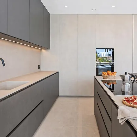 Vacation I Trophy, Built In 2026, Private Turquoise Pool, 6bdr, Walking Distance To Naranjos, Minutes From Puerto Banus, Luxury Interiors, Private Gym, Lounge Bar Marbella