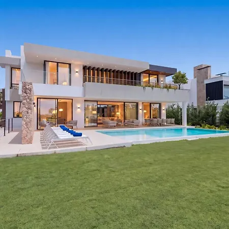 Vacation I Trophy, Built In 2026, Private Turquoise Pool, 6bdr, Walking Distance To Naranjos, Minutes From Puerto Banus, Luxury Interiors, Private Gym, Lounge Bar * Marbella